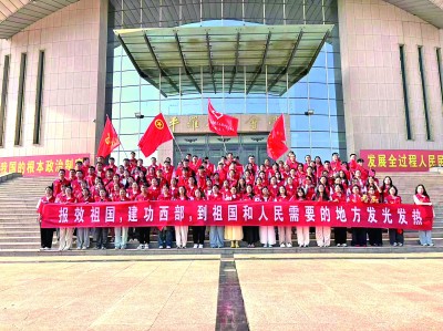 聚财略  ●高校学子西部就业率大幅增长 ●赴西部就业的硕士博士明显增多 ●各地托举政策越来越有力 ●扎根西部的社会氛围日益浓烈这个夏天，去西部就业成为风尚——2025毕业季青年学子建功西部新观察